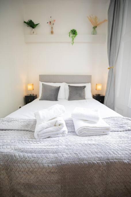 Perfect Location 4Bed 2 Bath Spacious Apartment London Exteriör bild